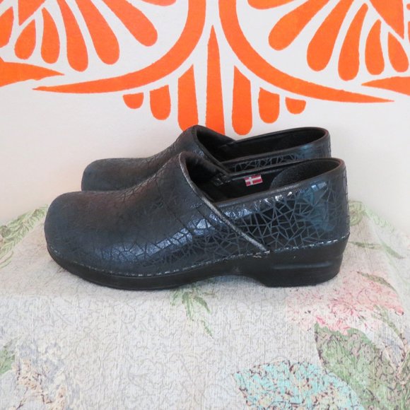 Sanita Shoes - Sanita Navy Crackle Walking Clogs 41